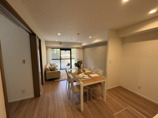 【居間・リビング】 | ライオンズマンション東川口第2 | 別角度のリビング
４月29日撮影