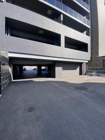 オープンレジデンシア桜並木ガーデンの駐車場