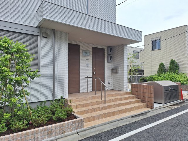 双葉荘のエントランス