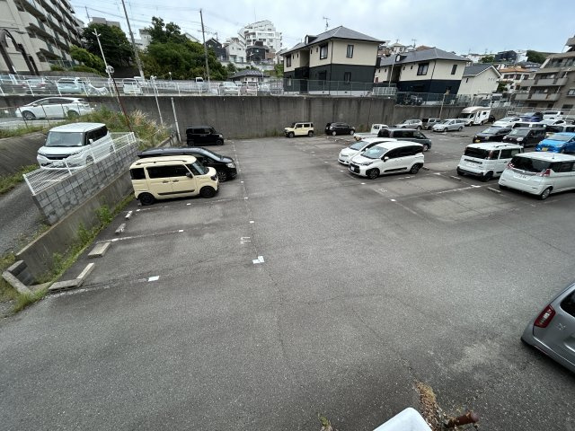 パレス朝霧ケ丘の駐車場