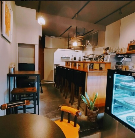 松屋町筋商店街３階建店舗の内装