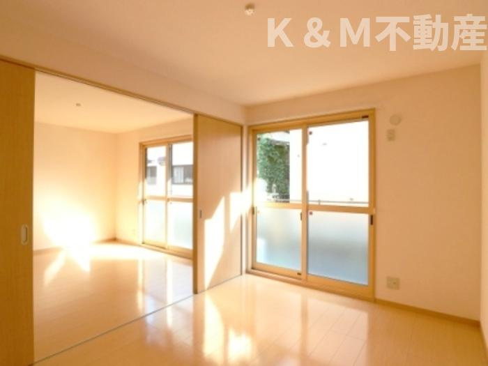 ヴィルヌープⅡの内装|明るい色調の室内です
反転タイプ