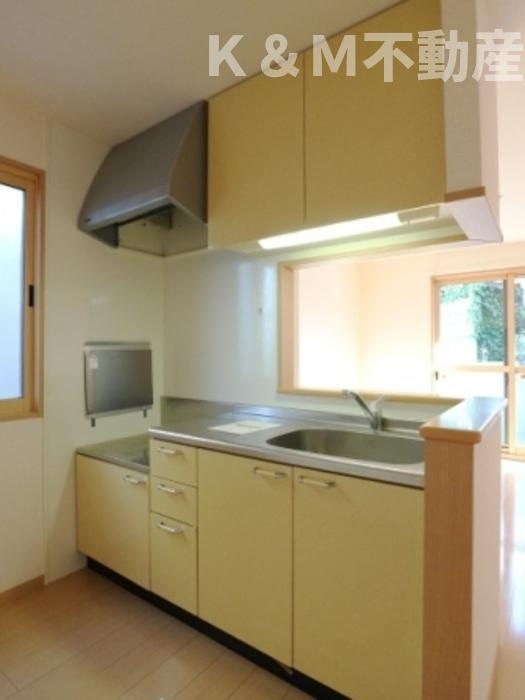 ヴィルヌープⅡのキッチン|コンパクトなキッチンで掃除もラクラク
反転タイプ