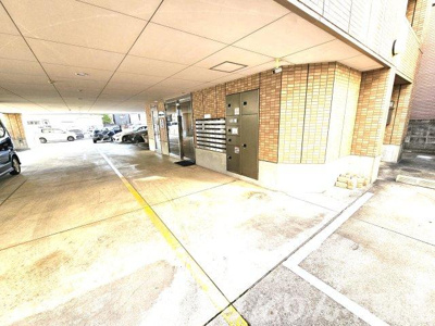 【駐車場】 | フィールドオブウィステリア | 車をお持ちの方に嬉しい駐車場付きの物件です