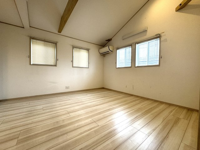 東区東中島3丁目　中古戸建の居間・リビング