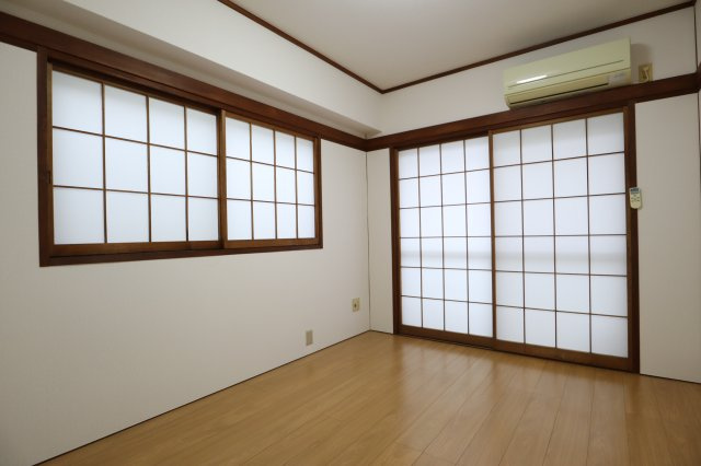 サンヒルズ中町の洋室