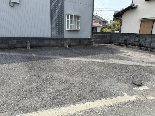 ノーブル御立の駐車場