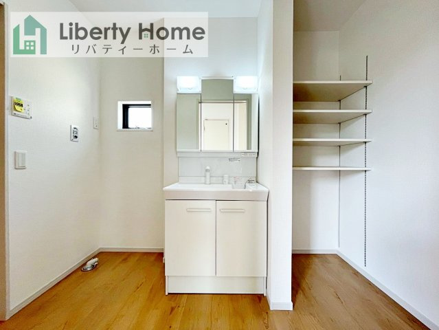 水戸市見川21期　新築戸建　2号棟の独立洗面台