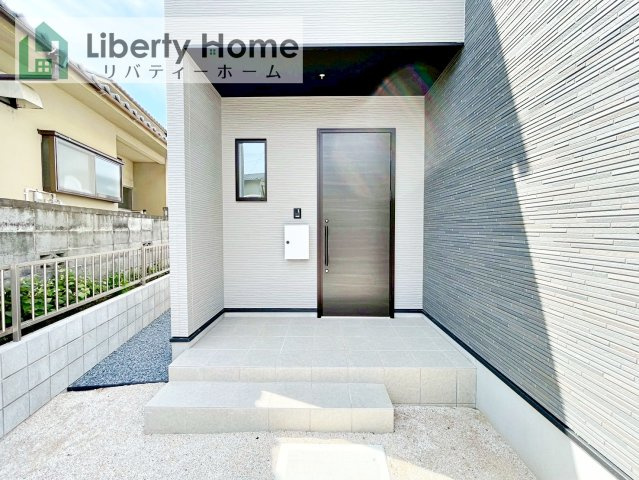 水戸市見川21期　新築戸建　2号棟のエントランス