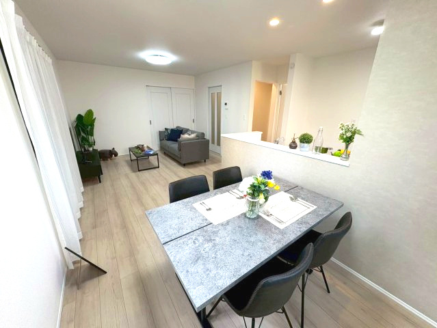 三木市志染町西自由が丘２丁目の居間・リビング