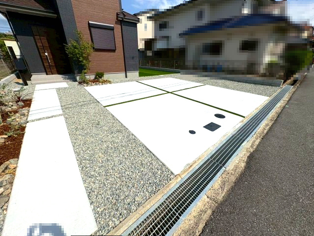 三木市志染町西自由が丘２丁目の駐車場