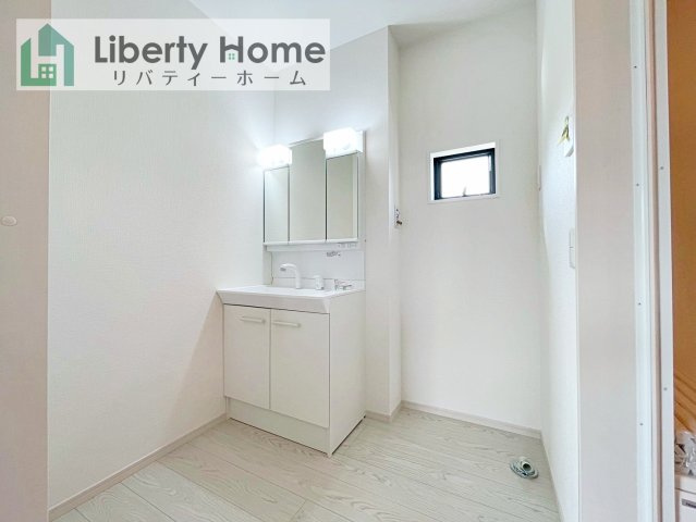 水戸市見川21期　新築戸建　3号棟の独立洗面台