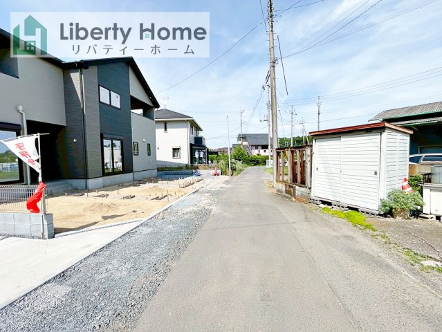 水戸市見川21期　新築戸建　3号棟の前面道路含む現地写真