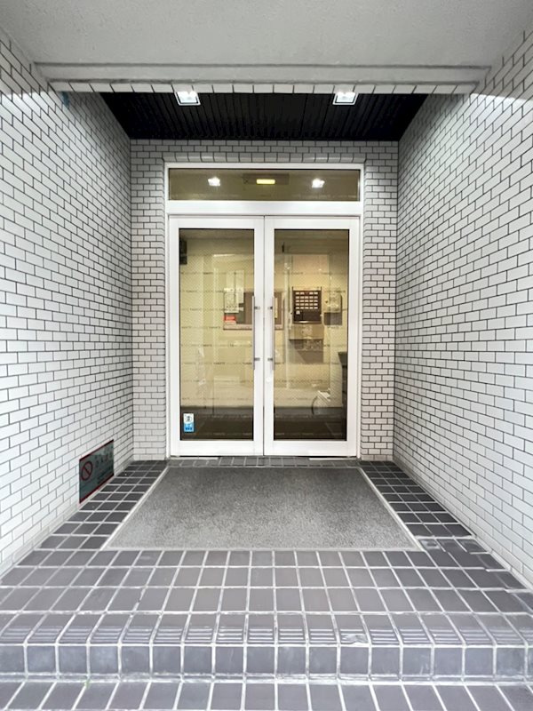 神戸市中央区下山手通５丁目の賃貸マンションのエントランス