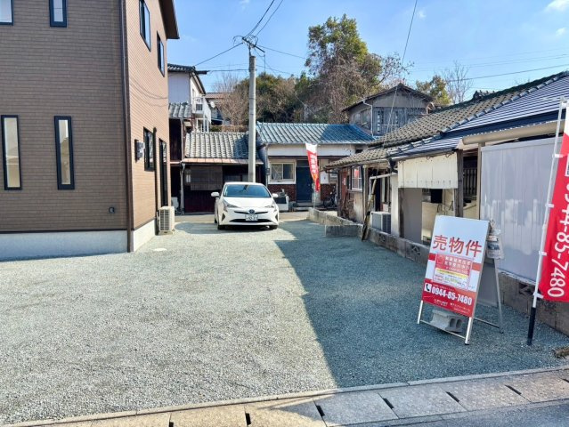 平原小学校南1の駐車場
