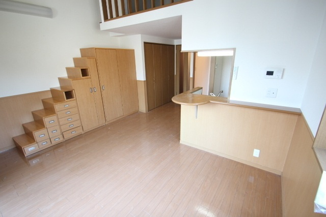 ＣＤ　ｃｒｙｓｔａｌ　Ⅰの居間・リビング