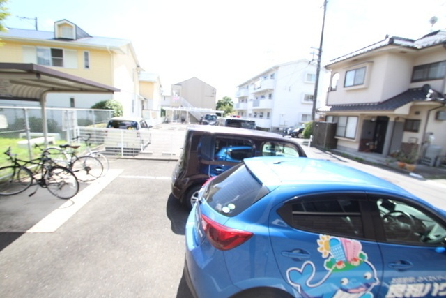 ＣＤ　ｃｒｙｓｔａｌ　Ⅰの駐車場