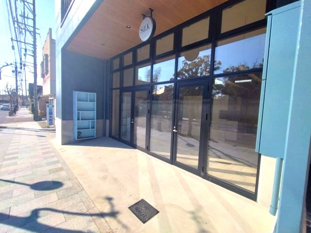 明大寺西郷中　貸店舗の外観