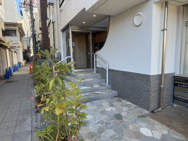 第一永峰ビルのエントランス