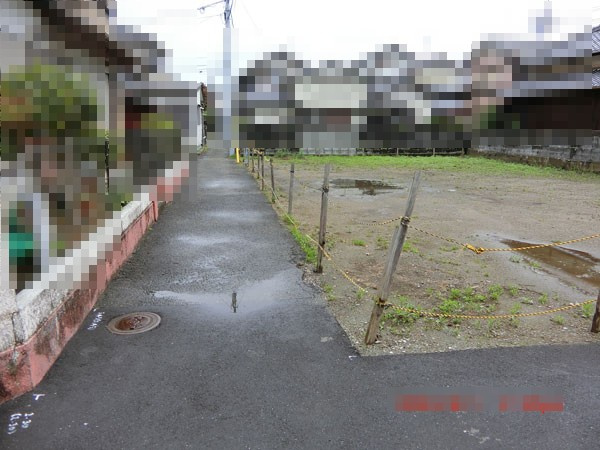 宇佐町宇佐　売土地の前面道路含む現地写真