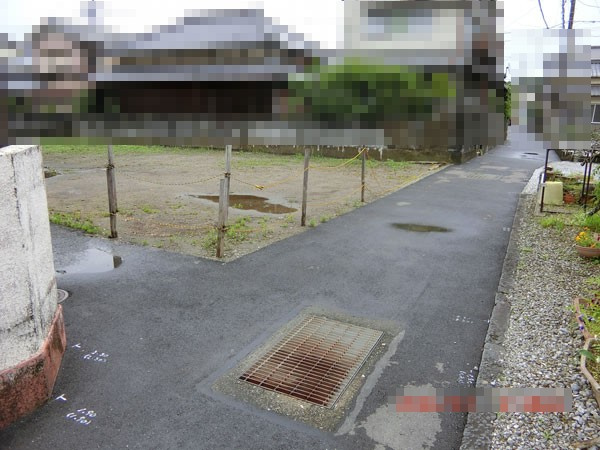 宇佐町宇佐　売土地の前面道路含む現地写真
