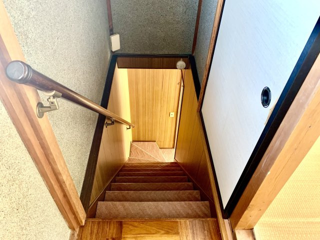 売中古戸建　静岡市区羽鳥6丁目の内装|階段に手すりもあり、安心です