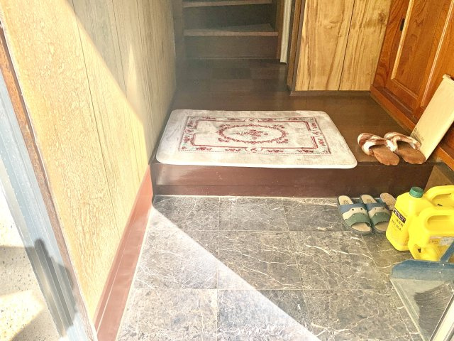 売中古戸建　静岡市区羽鳥6丁目の玄関|収納もある玄関です