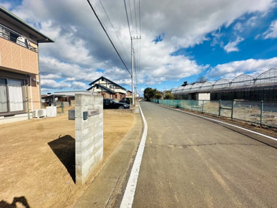 【前面道路含む現地写真】 | 常陸大宮市上村田　軽量鉄骨造戸建