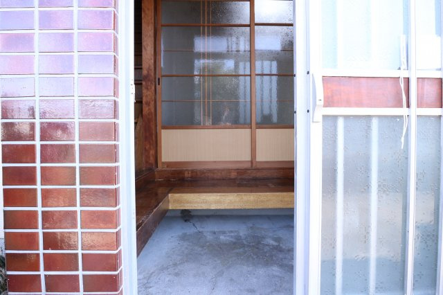 山手７丁目戸建のエントランス