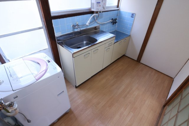 山手７丁目戸建のキッチン