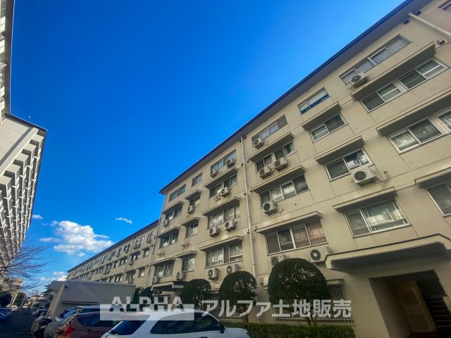 つつじが丘ハイム C棟の外観