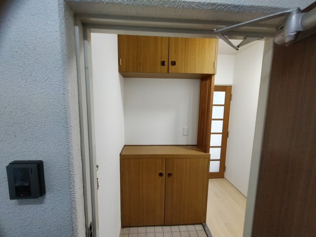労住協第21ビル　西宝町ニューマンションの玄関