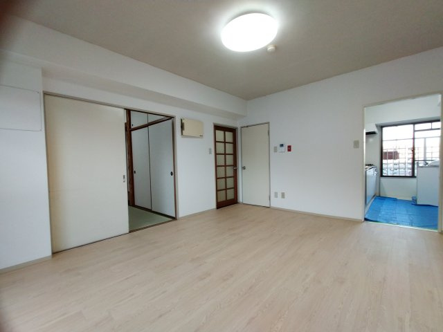 労住協第21ビル　西宝町ニューマンションの居間・リビング