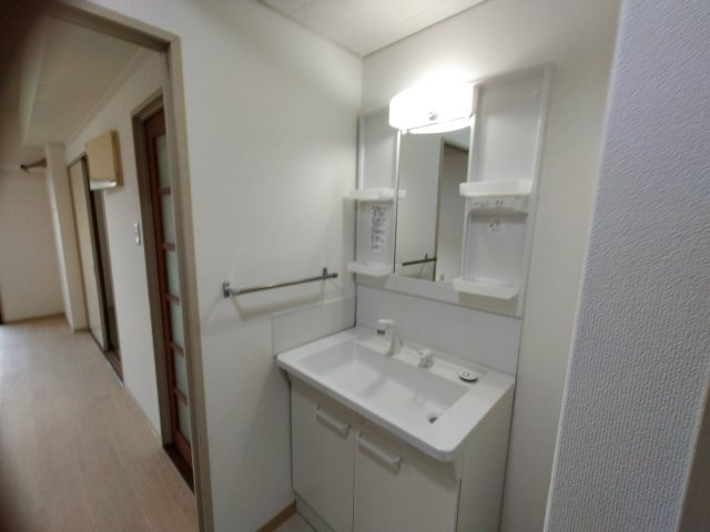 労住協第21ビル　西宝町ニューマンションの独立洗面台