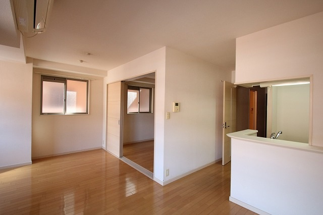 ヴィランス大塚Ⅱの居間・リビング