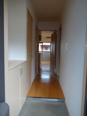 ヴィランス大塚Ⅱの玄関|収納もある玄関です