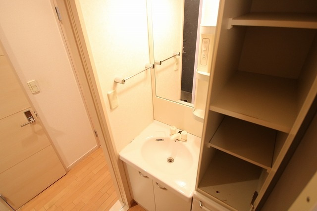 ヴィランス大塚Ⅱの洗面所|脱衣スペースもあります