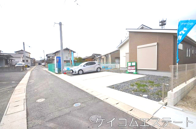 新築住宅　中間市中間3丁目の外観|南向き道路