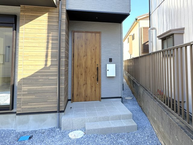 松戸市和名ヶ谷新築戸建【河原塚小学校：7分】のエントランス|エントランス・玄関ポーチ