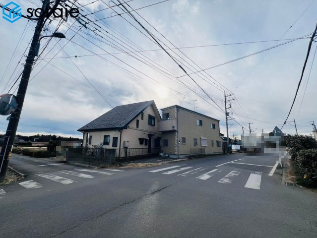 川越市大字下松原　中古戸建の前面道路含む現地写真