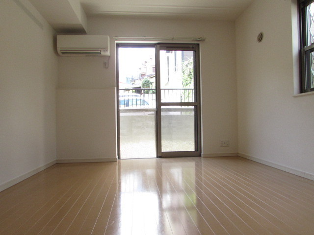 ルージェ仁川の内装|明るい室内です