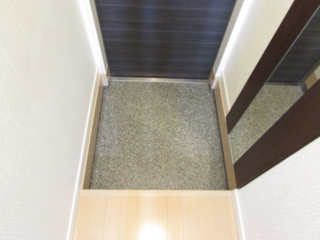 ルージェ仁川の玄関|収納もある玄関です