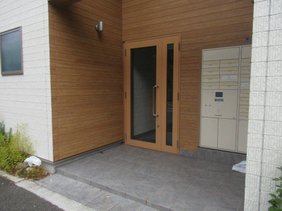 【エントランス】 | Nina-Nina（河内小阪賃貸） | 清潔なエントランスです