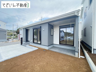 【外観】 | ≪10号棟≫シンプルで洗練されたお家です。
現地(2025年4月撮影)