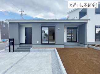 【外観】 | ≪10号棟≫あたたかな太陽の光がふるそそぐ、陽当たり・風通し良好なお家。
現地(2025年4月撮影)