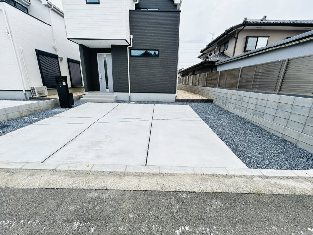新築　前橋市南町二丁目24-1期　LINAGE　3号棟の駐車場|現地写真　駐車スペースは建物西側に並列3台分可能です！
