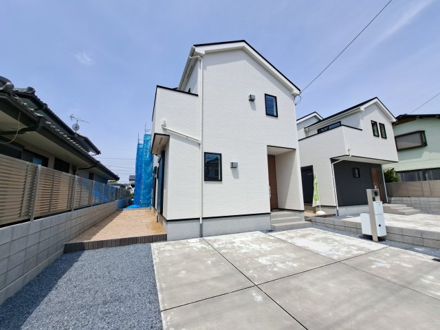 新築　前橋市南町二丁目24-1期　LINAGE　4号棟の駐車場|現地写真　駐車スペースは建物東側に並列3台分可能です！
