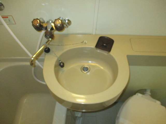 ユニットバス内の洗面台です