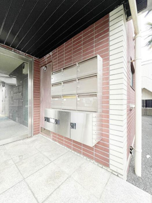 【その他共用部分】 | 鶴寿館 | 不在時にも大活躍の宅配ボックス完備