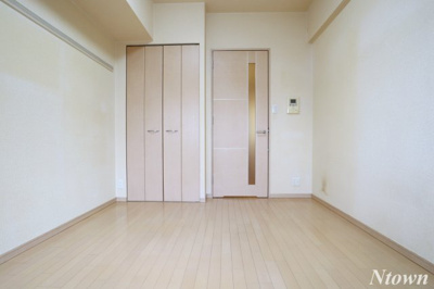 【居間・リビング】 | プレサンス新栄デコール | こちらのリビングで趣味の時間をお楽しみください